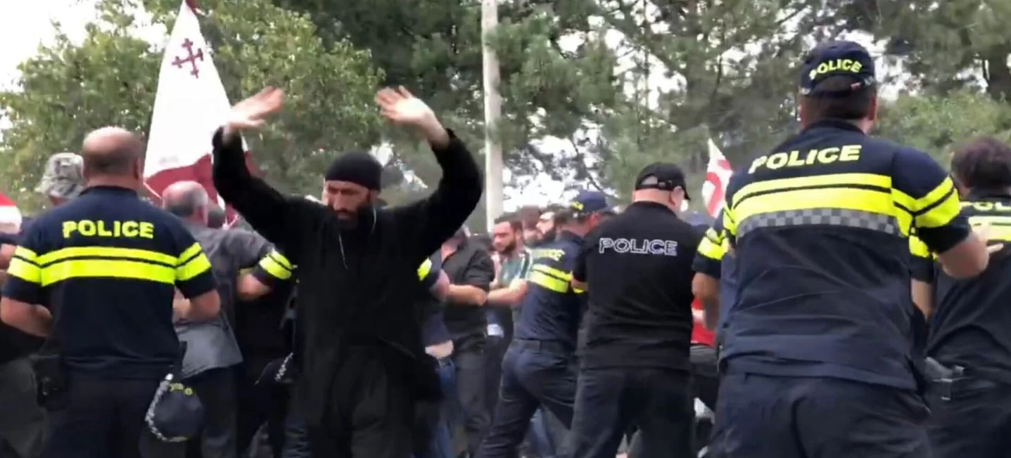 Επεισόδια στο gay pride της Τιφλίδα – Πολίτες επιτέθηκαν στους διοργανωτές (βίντεο)