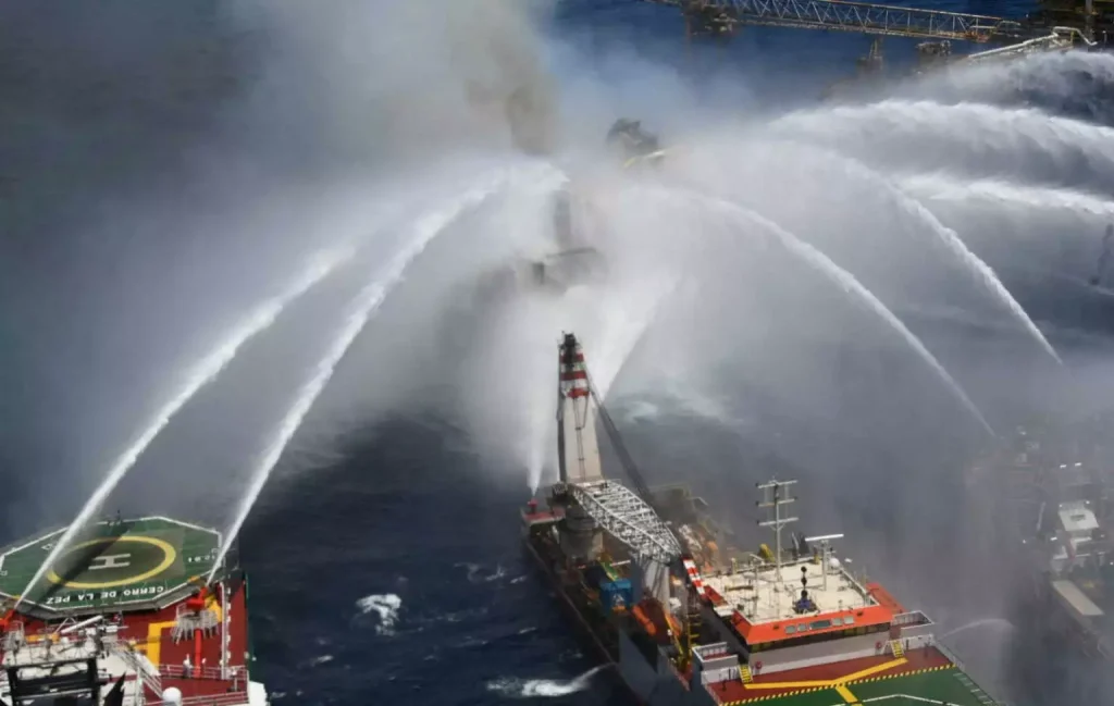 Μεξικό: Μεγάλη έκρηξη σε θαλάσσια εξέδρα άντλησης πετρελαίου – Δύο νεκροί