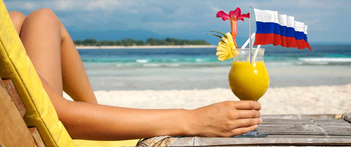 Bίντεο: Αγέλη «γενναίων» Τούρκων ξυλοκοπεί Ρώσο τουρίστα