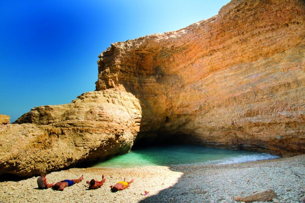 Κουφονήσια: H «μαγευτική» παραλία που αποτελεί ένα μοναδικό δημιούργημα της φύσης