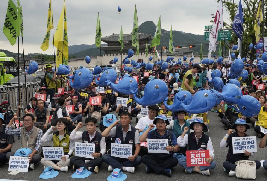 Στη Νότια Κορέα ο διευθυντής του ΔΟΑΕ: «Βράζουν» οι πολίτες για τη ρίψη ραδιενεργών υδάτων στη Φουκουσίμα