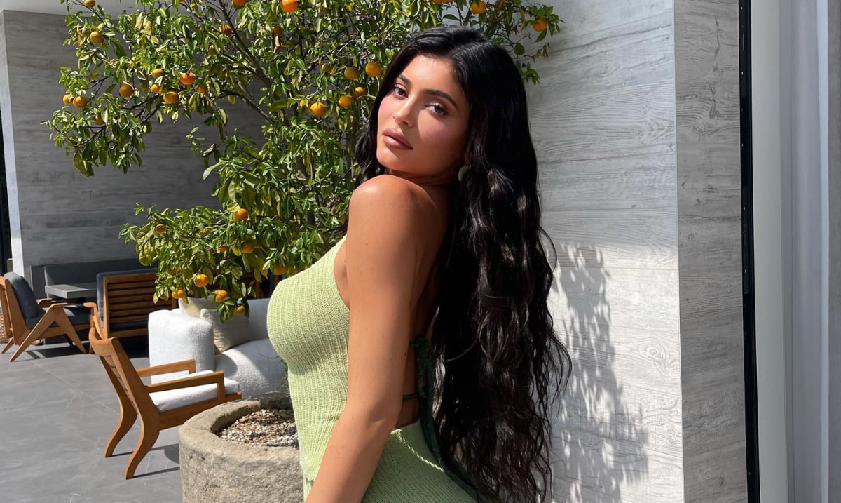 Προκαλούν ζάλη: Οι «καυτές» πόζες της Κάιλι Τζένερ με μαγιό (φώτο)