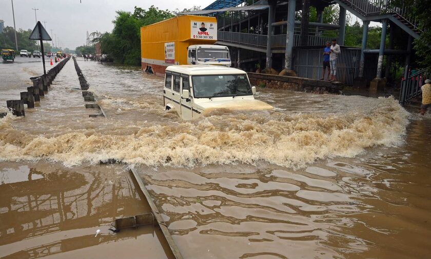 Ινδία: Τουλάχιστον 15 άνθρωποι έχασαν τη ζωή τους από πλημμύρες και κατολισθήσεις
