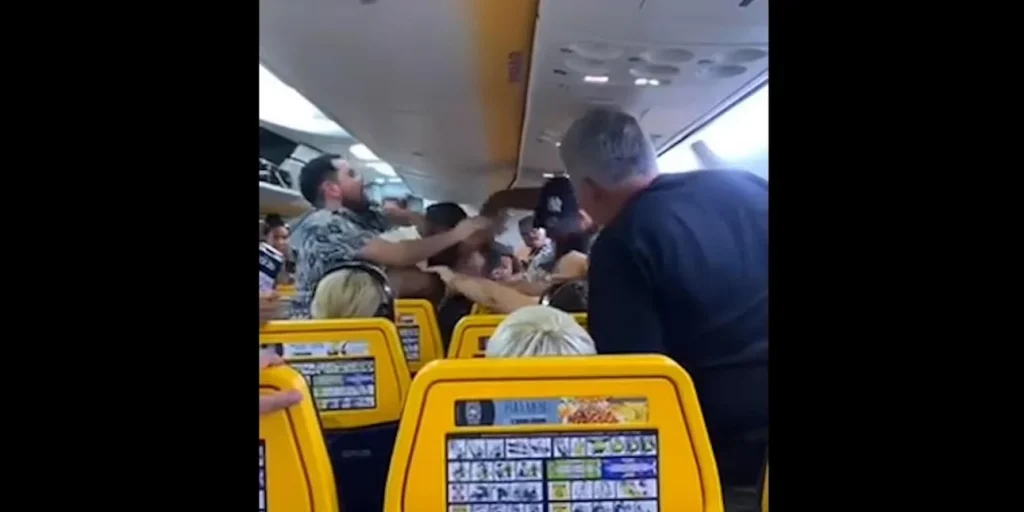 Πτήση καθυστέρησε δύο ώρες επειδή επιβάτες «πιάστηκαν» στα χέρια για μια θέση (βίντεο)