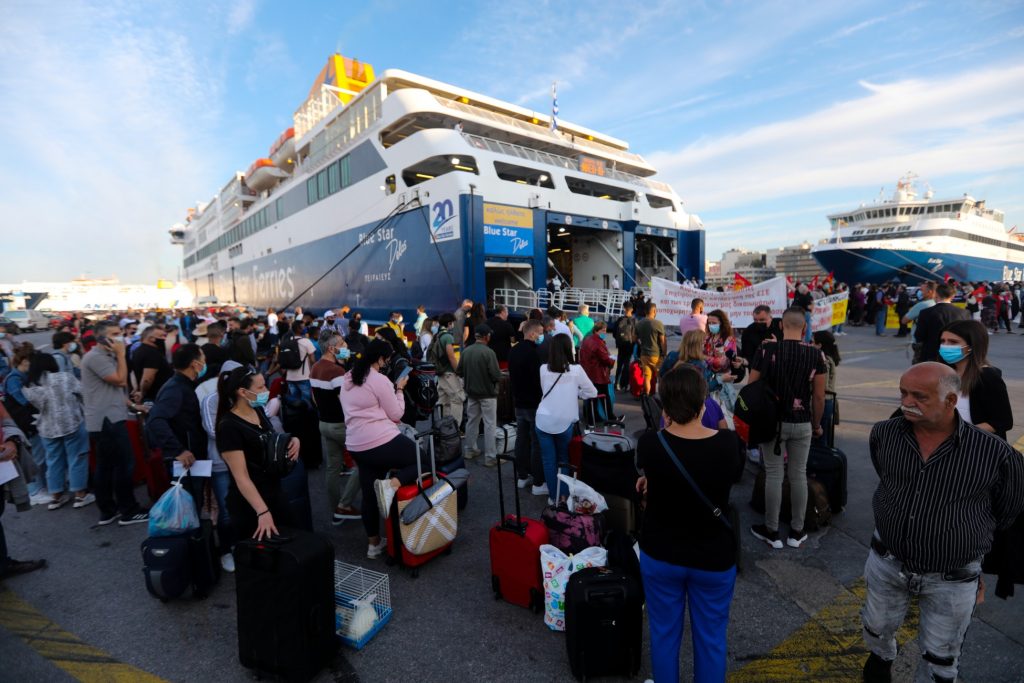 Οι ναυτεργάτες ζητούν την άμεση μείωση στις τιμές των ακτοπλοϊκών εισιτηρίων
