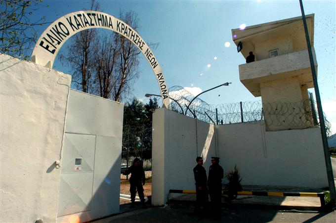 Σοβαρά επεισόδια στις φυλακές Αυλώνα ανάμεσα σε Αλβανούς, Ρομά και Αλγερινούς – Οκτώ τραυματίες
