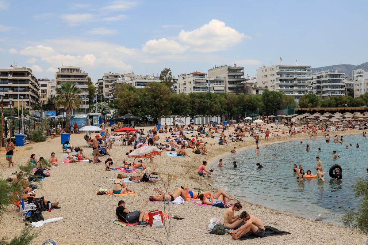 ΣΥΡΙΖΑ: «Πώς η ΝΔ άνοιξε το δρόμο για την κατάληψη των παραλιών»