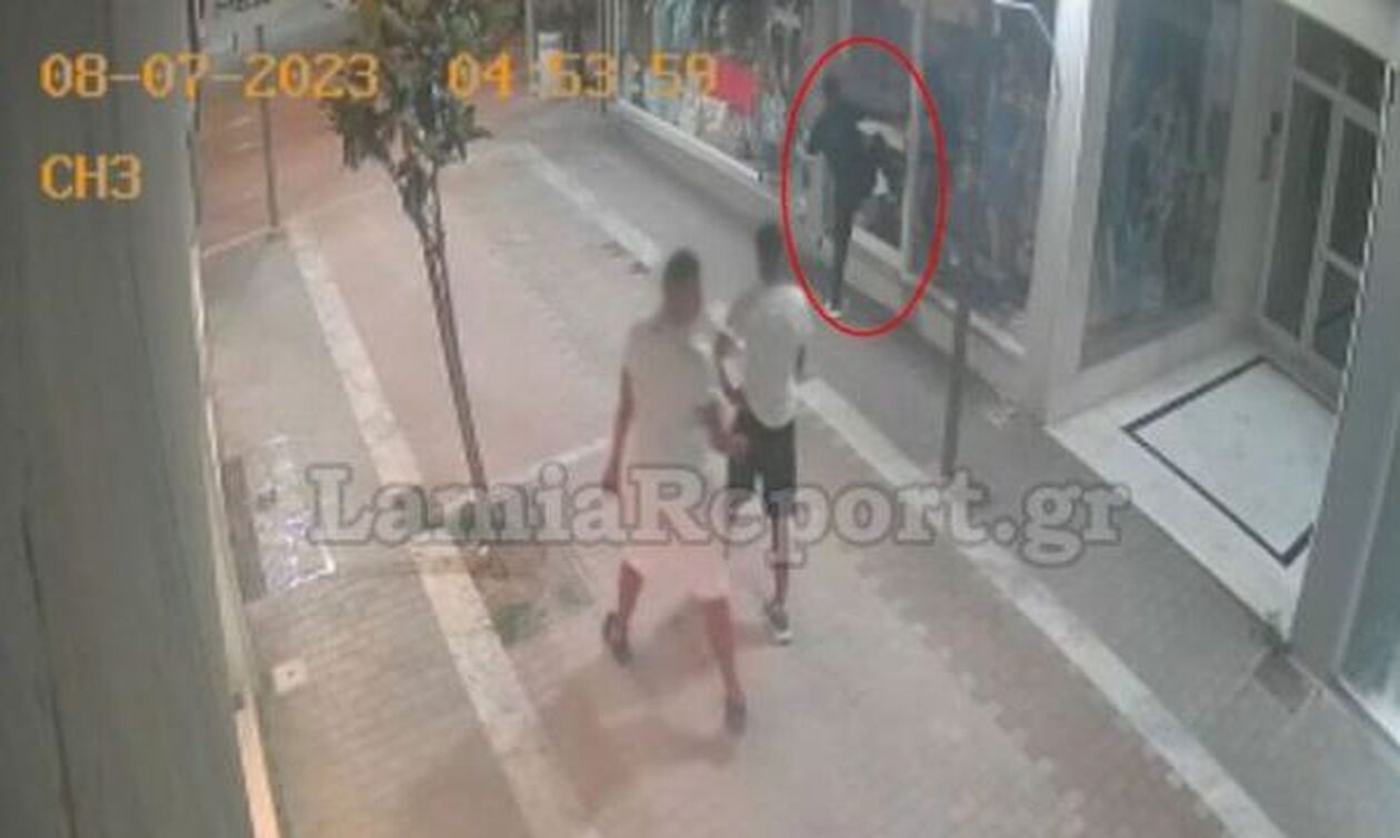 Βίντεο ντοκουμέντο: Η στιγμή που διαρρήκτες εισβάλουν σε κατάστημα εσωρούχων στη Λαμία
