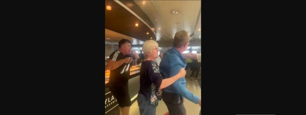 Ιρλανδία: Απίστευτος καβγάς σε φέρι μποτ – Ο καπετάνιος αναγκάστηκε να επιστρέψει στο λιμάνι (βίντεο)