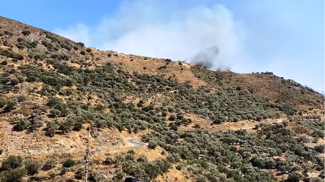 Μεγάλη φωτιά στο Ρέθυμνο: Μήνυμα από το 112 – «Αποφύγετε την περιοχή Άγιος Βασίλειος»