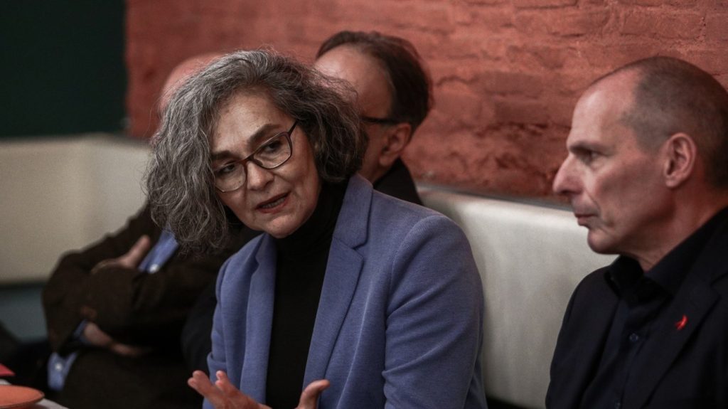 Η Σοφία Σακοράφα ανακοίνωσε ότι αποχωρεί από το ΜέΡΑ25 – Έφυγε νύχτα λίγο πριν την διαγράψουν