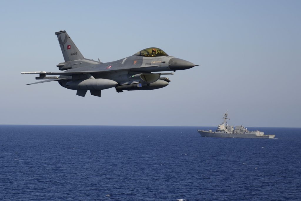 Σύγχυση στην κυβέρνηση μετά την απόφαση των ΗΠΑ για τα 120 τουρκικά F-16