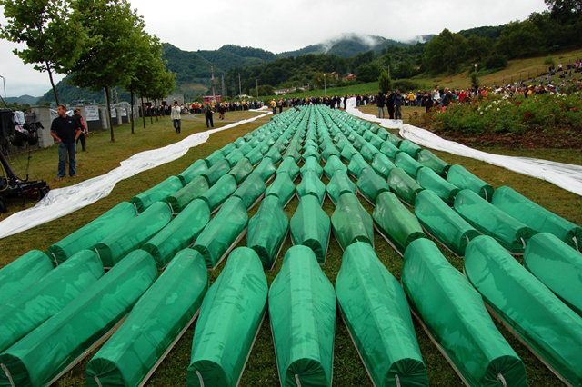 Σαν σήμερα: Ξεκινά η σφαγή της Σρεμπρένιτσα – Ένα από τα χειρότερα εγκλήματα της ανθρωπότητας
