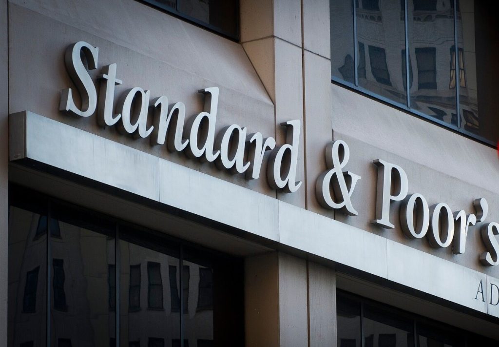 Τα «μασάνε» τώρα οι ξένοι οίκοι για την ανάκτηση της επενδυτικής βαθμίδας για Ελλάδα – S&P: «Θα δούμε στις 20 Οκτωβρίου»