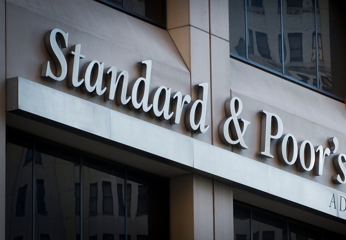 Τα «μασάνε» τώρα οι ξένοι οίκοι για την ανάκτηση της επενδυτικής βαθμίδας για Ελλάδα – S&P: «Θα δούμε στις 20 Οκτωβρίου»