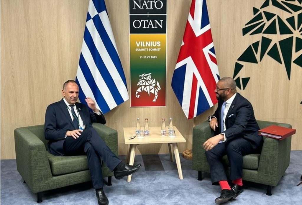 Συνάντηση Γ.Γεραπετρίτη με Βρετανό ΥΠΕΞ – Στο επίκεντρο πως θα ενισχυθεί η Ουκρανία