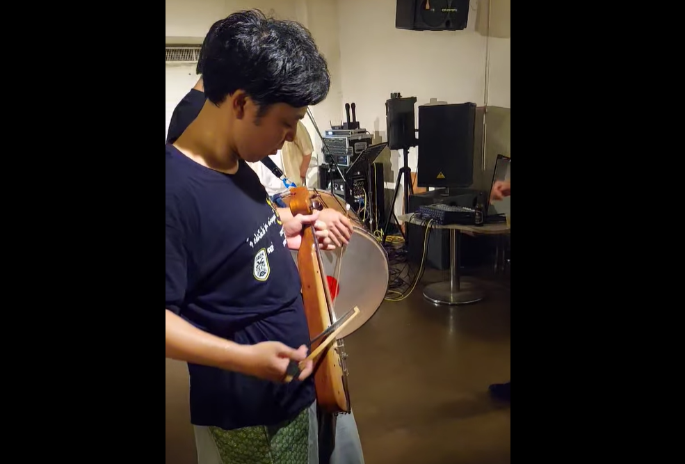 Ιαπωνικό συγκρότημα παίζει και χορεύει ποντιακά και γίνεται viral (βίντεο)