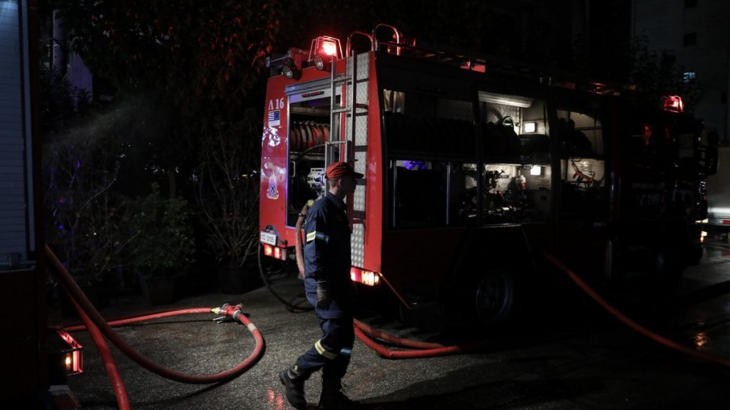 Τροχόσπιτο τυλίχθηκε στις φλόγες στη Θεσσαλονίκη