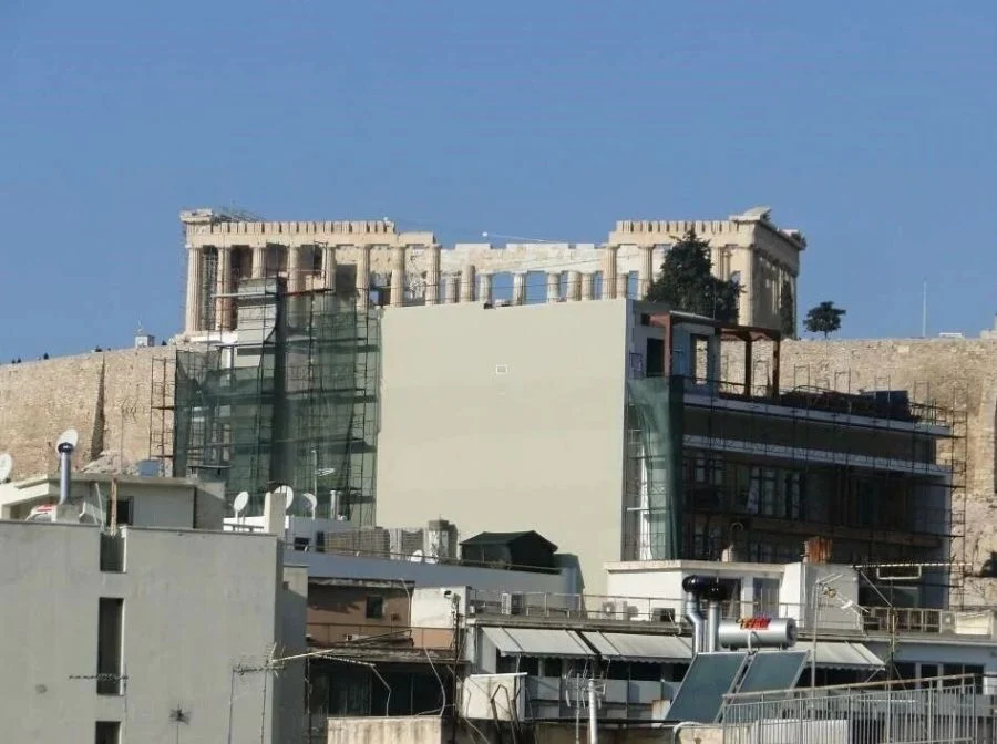 Διορία 90 ημερών έδωσε το ΣτΕ σε κράτος και δήμο Αθηναίων για να «χαμηλώσει» σε ύψος το ξενοδοχείο του Π.Ευμορφίδη στην Αθήνα