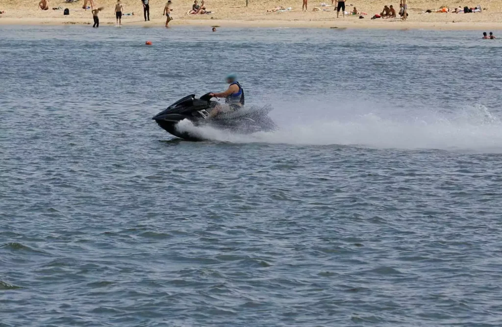 Κρήτη: Ο ανήλικος ήταν στα πόδια του χειριστή όταν συνέβη το ατύχημα με το τζετ σκι