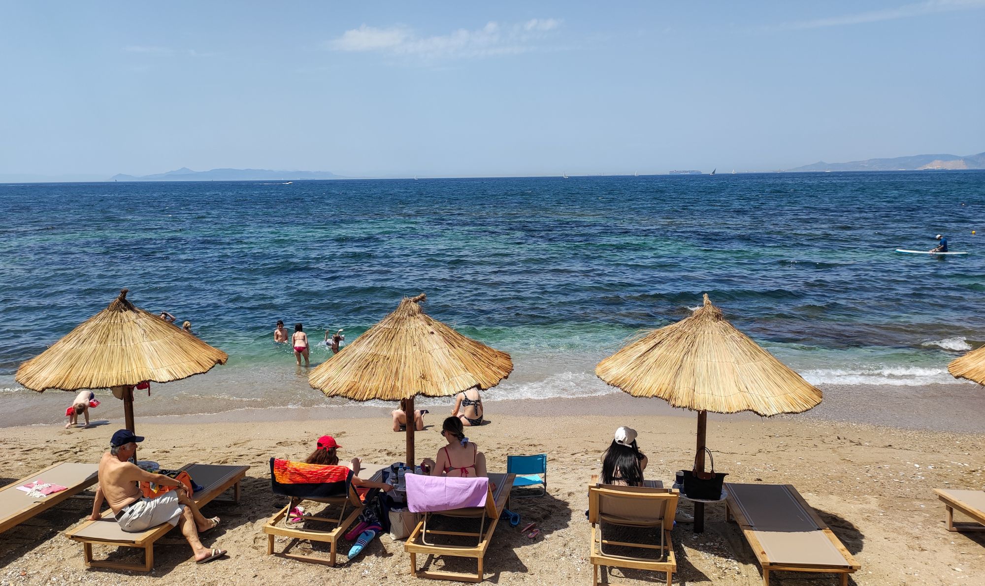 «Κίνημα της πετσέτας»: Αυτόφωρο για 18 επιχειρηματίες σε Πάρο και Αντίπαρο