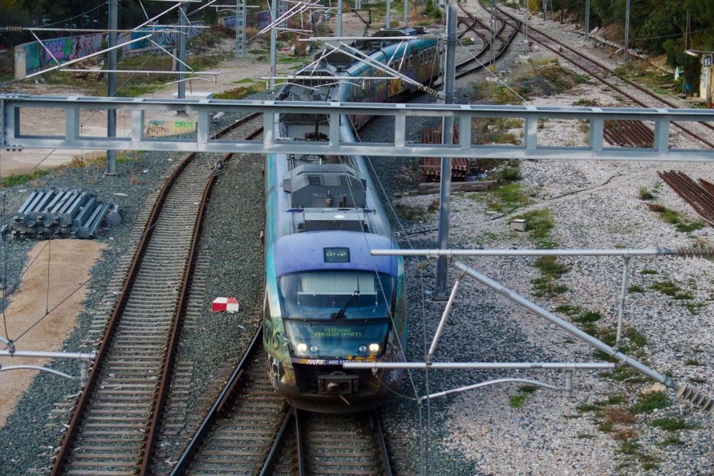 ΟΣΕ: Τα τρένα κινούνται σε χαμηλότερες ταχύτητες λόγω καύσωνα