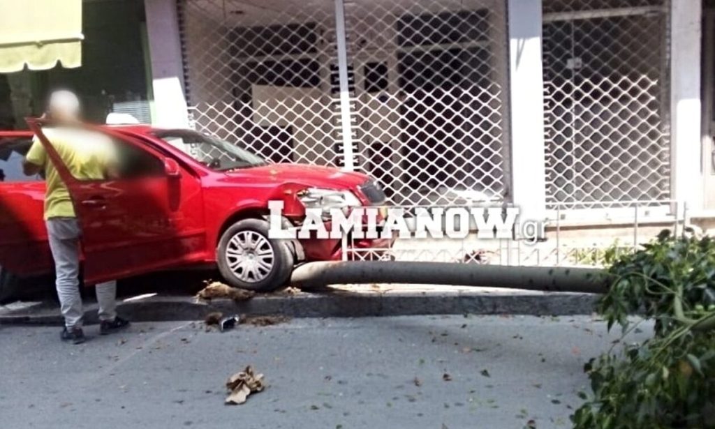 Τροχαίο στη Λαμία: Ταξιτζής πήγε να αποφύγει σύγκρουση και «καρφώθηκε» σε δέντρο