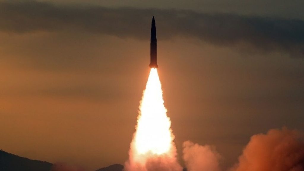 Σεούλ: «Η Βόρεια Κορέα εκτόξευσε βαλλιστικό πύραυλο άγνωστου τύπου»