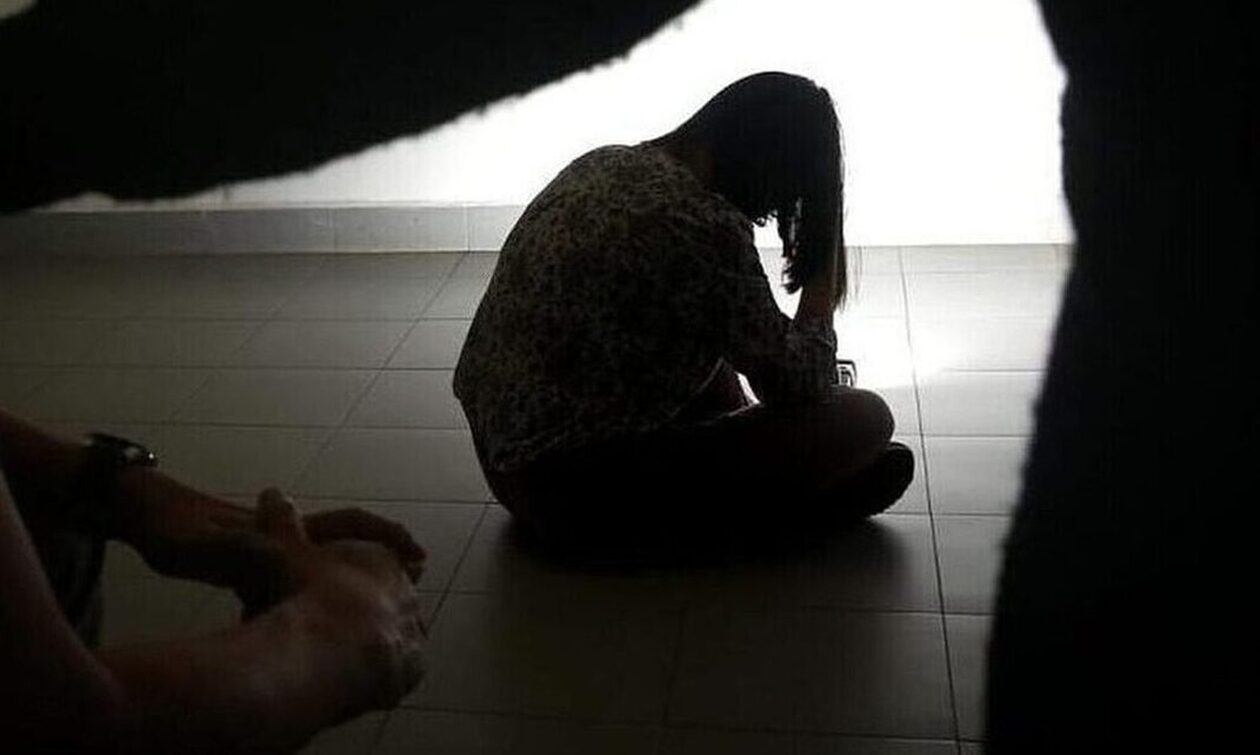 Θεσσαλονίκη: Συνελήφθη 55χρονος που βίαζε ανήλικη και την φωτογράφιζε γυμνή