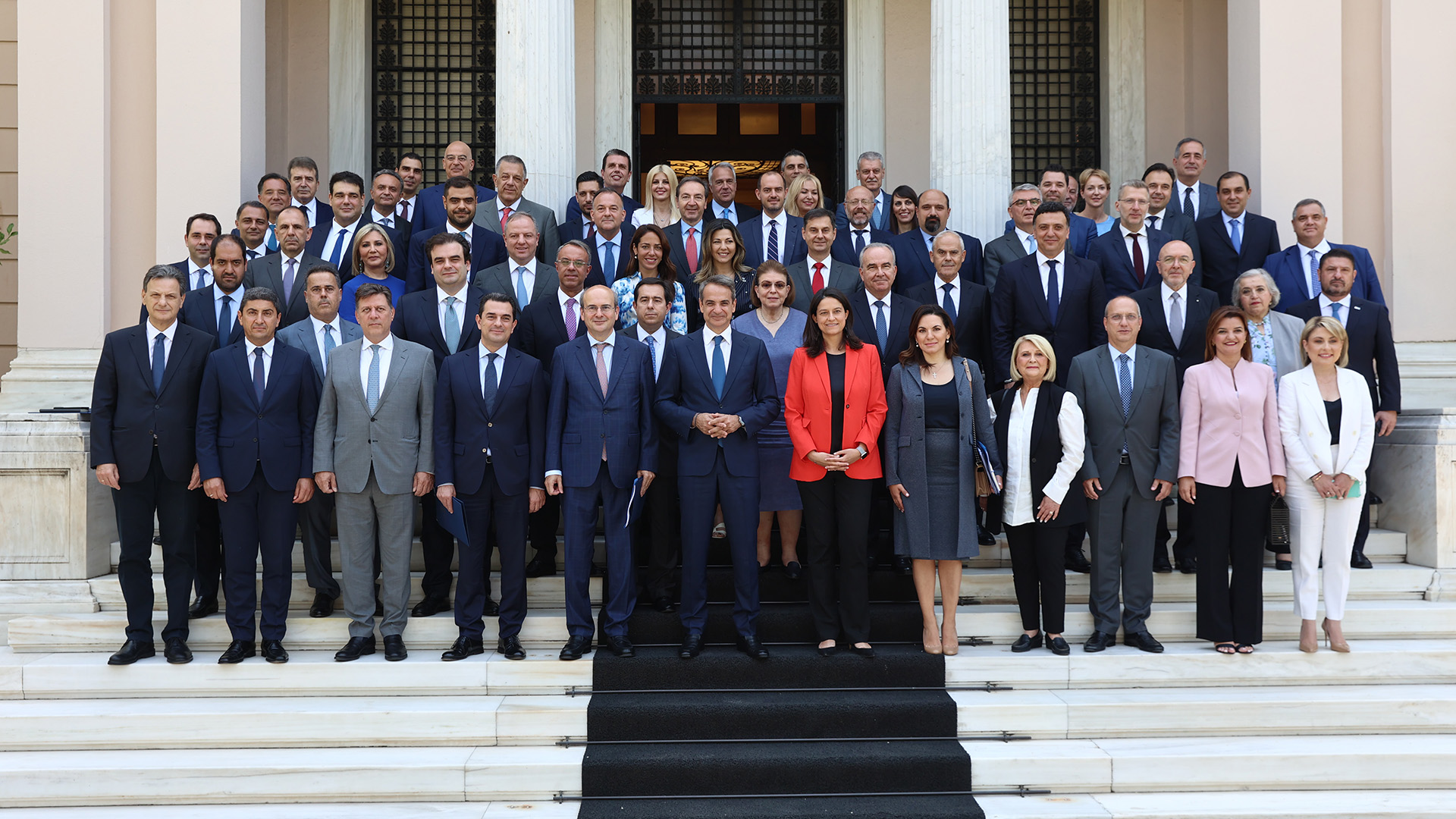 Τα ανεξήγητα «ρεταρίσματα» της κυβέρνησης: Από τον Γ.Φλωρίδη στον Ν.Μηταράκη