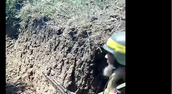 Ουκρανοί πέφτουν σε ρωσική παγίδα: Νάρκη εξερράγη μπροστά τους (βίντεο)