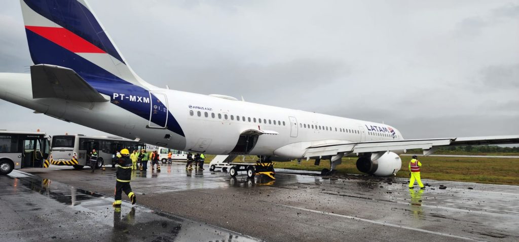 Βραζιλία: Αεροσκάφος βγήκε εκτός διαδρόμου λόγω της βροχόπτωσης (βίντεο)