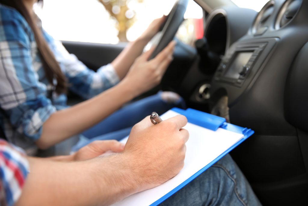 Καύσωνας «Κλέων»: Αναβάλλονται οι αυριανές εξετάσεις για το δίπλωμα οδήγησης