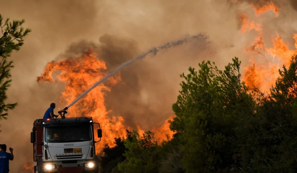 Πολύ υψηλός κίνδυνος πυρκαγιάς το Σάββατο 15 Ιουλίου για πέντε περιφέρειες της χώρας