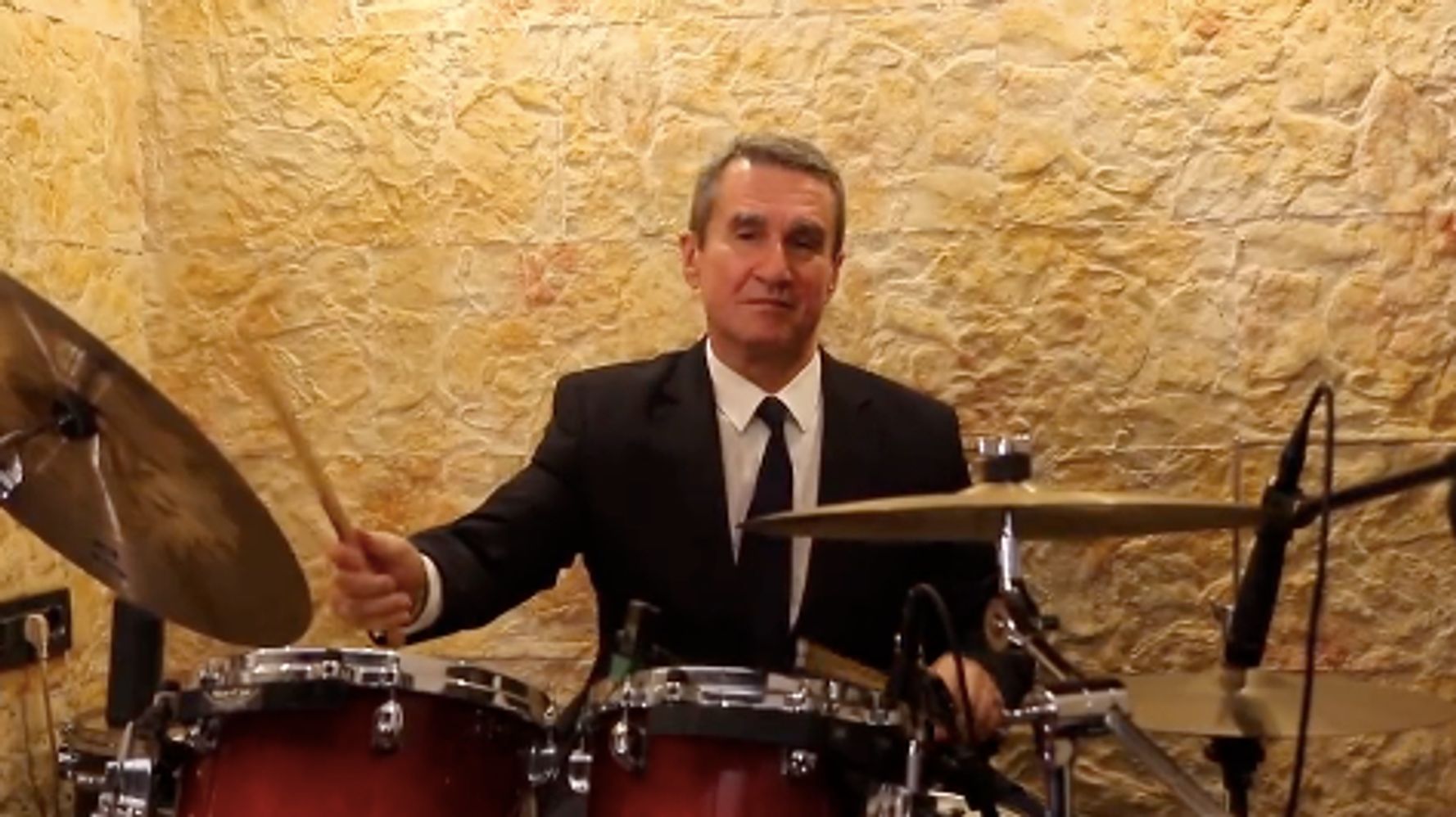 Ο Χ.Μενιδιάτης βρήκε νέο ντράμερ… Ο Α.Λοβέρδος θα παίξει ντραμς σε πανηγύρι στη Φωκίδα