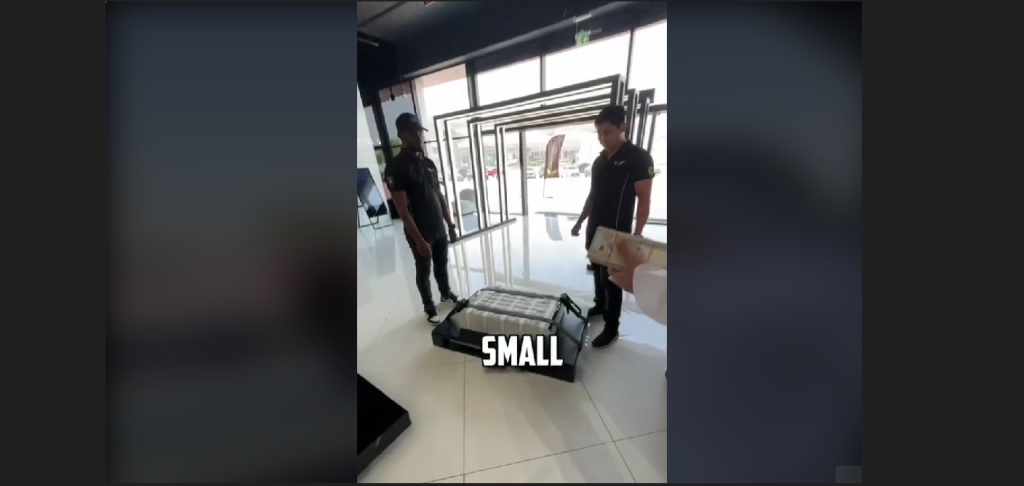 Ο «εμίρης» που ψωνίζει supercars με εκατομμύρια μετρητά σε… παλέτα! – Το βίντεο που «σαρώνει» στο TikTok