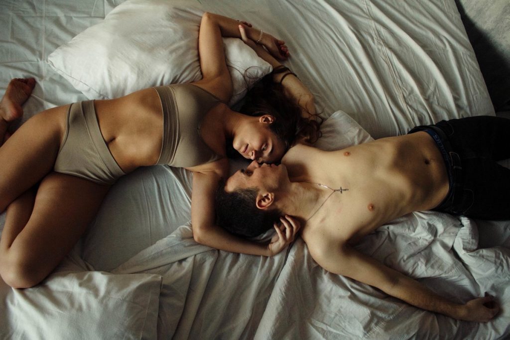 Σεξ με καύσωνα: Δες τι να κάνεις για να το απολαύσεις ενώ έξω «βράζει» ο τόπος