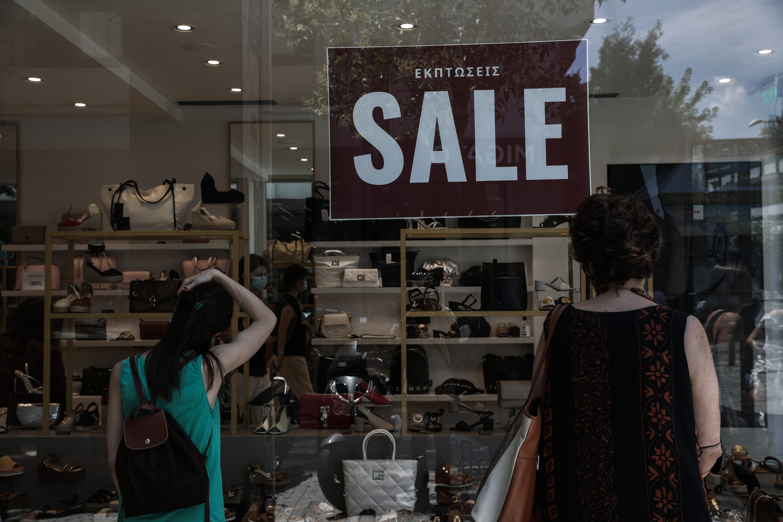 Θερινές εκπτώσεις: Ανοιχτά σήμερα τα καταστήματα – Το ωράριο λειτουργίας