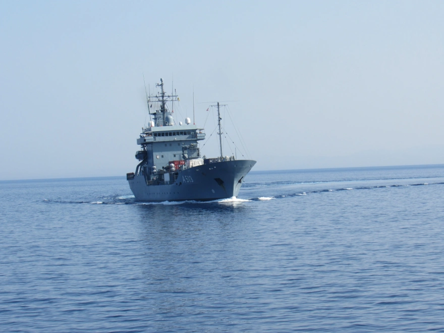 Συνεκπαίδευση μαζί με γερμανικό πλοίο που ανήκει στο ΝΑΤΟ έκανε το ελληνικό Πολεμικό Ναυτικό – Εντυπωσιακές εικόνες
