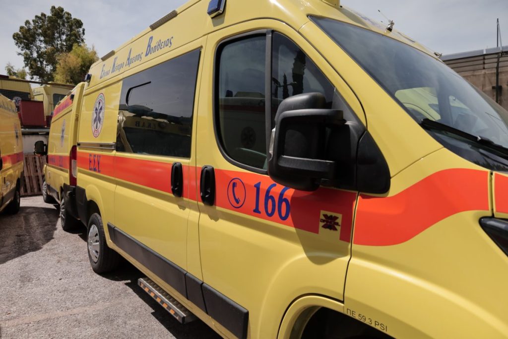 Φωτιά στο Νέο Κουβαρά: Δύο κάτοικοι χρειάστηκαν μεταφορά σε νοσοκομείο
