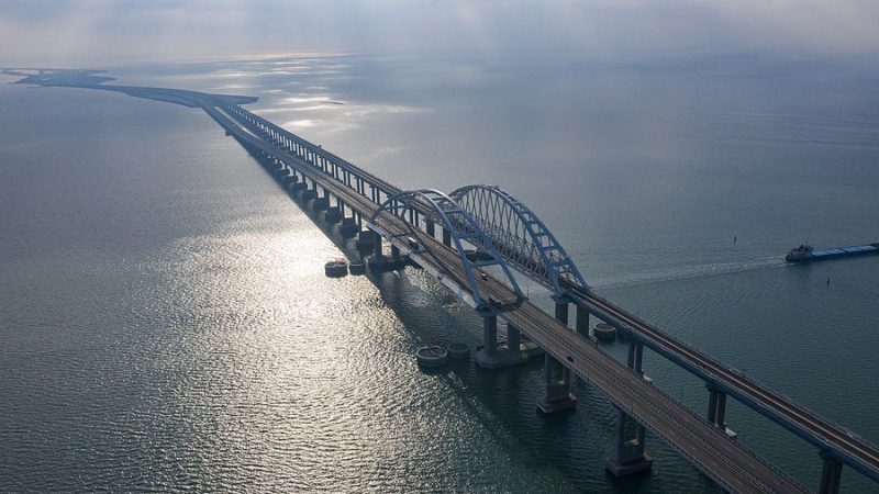 Ουκρανική επίθεση στην γέφυρα της Κριμαίας: Xρησιμοποιήθηκε θαλάσσιο drone