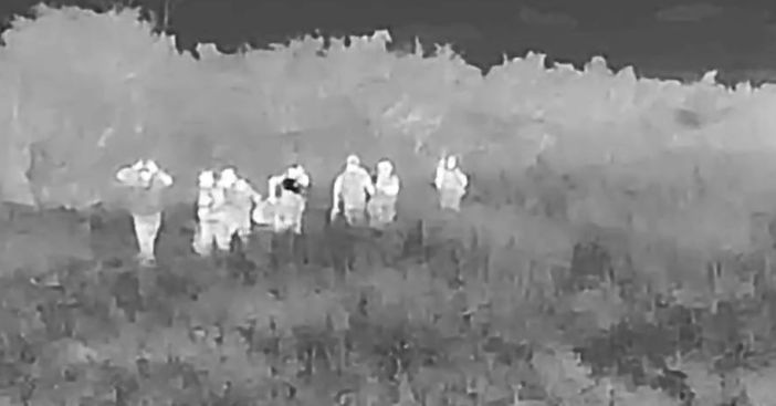 Ζαπορίζια: Ουκρανοί στρατιώτες παραδίδονται στους Ρώσους (βίντεο)