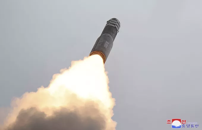 Βόρεια Κορέα: Νέα εκτόξευση βαλλιστικού πυραύλου προς τη θάλασσα της Ιαπωνίας