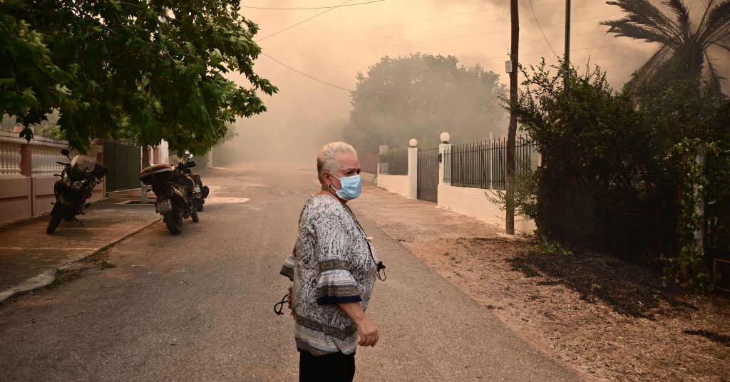 Κάτοικοι σε απόγνωση: «Βρισκόμαστε στο έλεος ανίκανων ευθυνόντων – Πού είναι το κράτος;» – Στις φλόγες οι περιουσίες τους