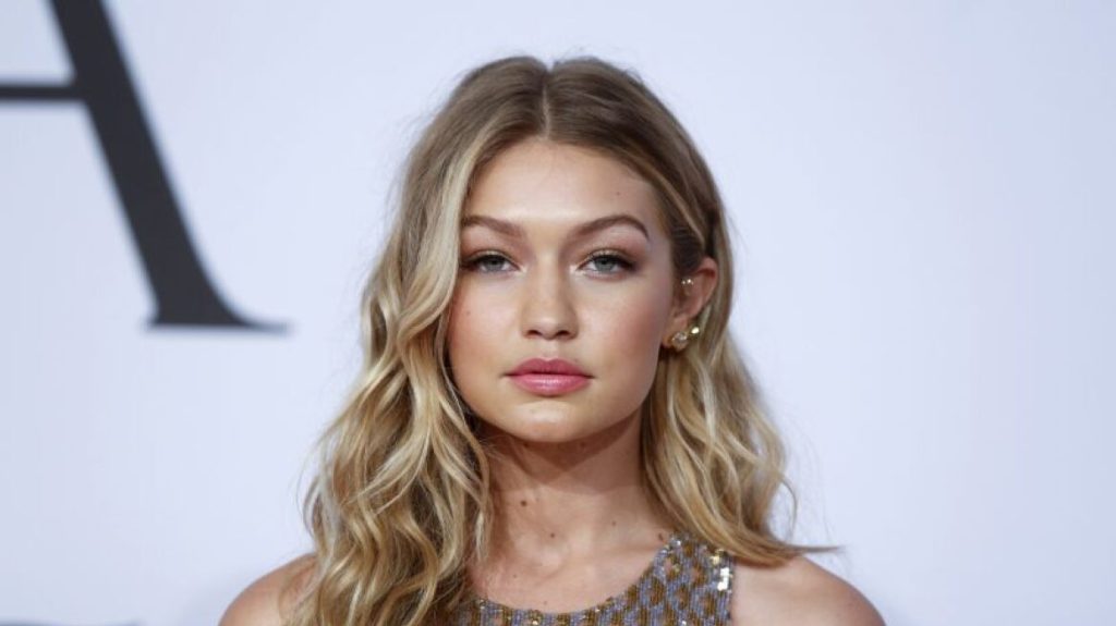 Gigi Hadid: Ποζάρει με μαγιό μετά την είδηση ότι συνελήφθη για μαριχουάνα – «Τέλος καλό, όλα καλά» (φωτό)