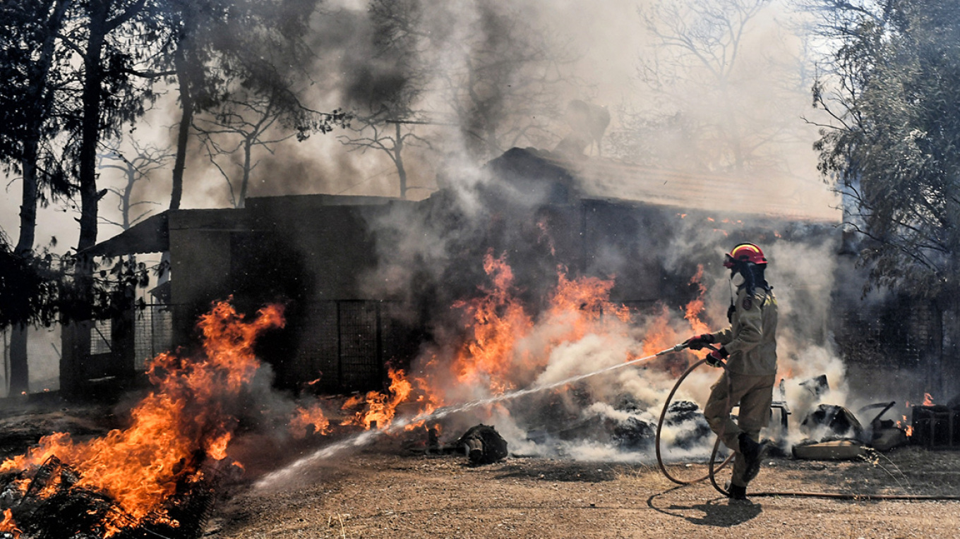 Όσα πρέπει να γνωρίζετε για τον καθαρισμό του σπιτιού μετά τη φωτιά – Τι να φορέσετε