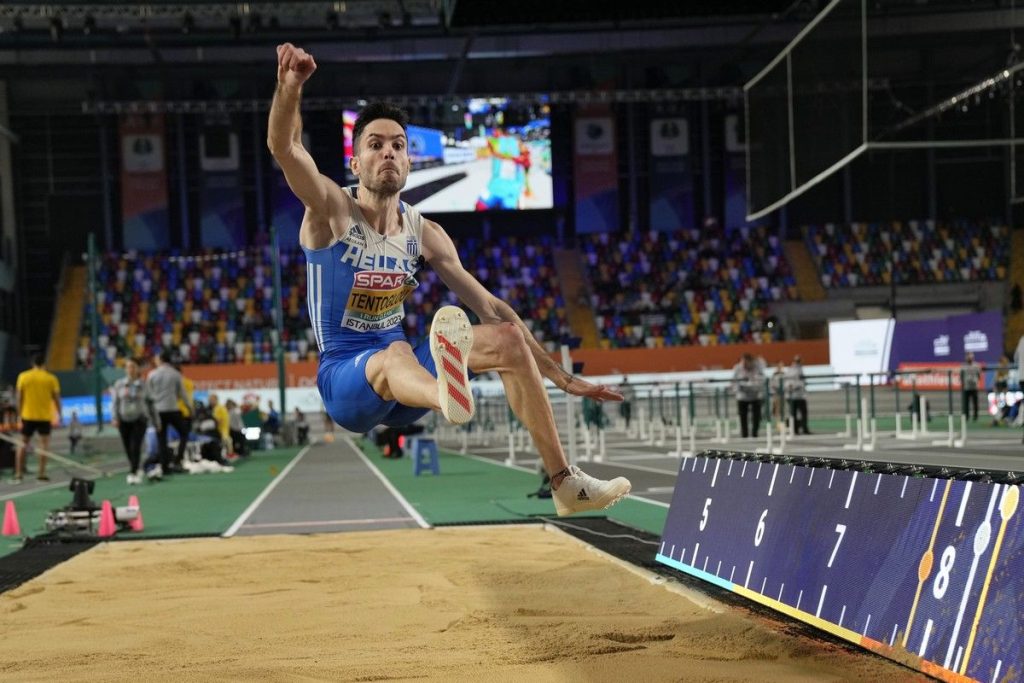 Παγκόσμιος πρωταθλητής ο Μ.Τεντόγλου: «Πέταξε» στα 8.52μ! – Έγραψε ιστορία στη Βουδαπέστη