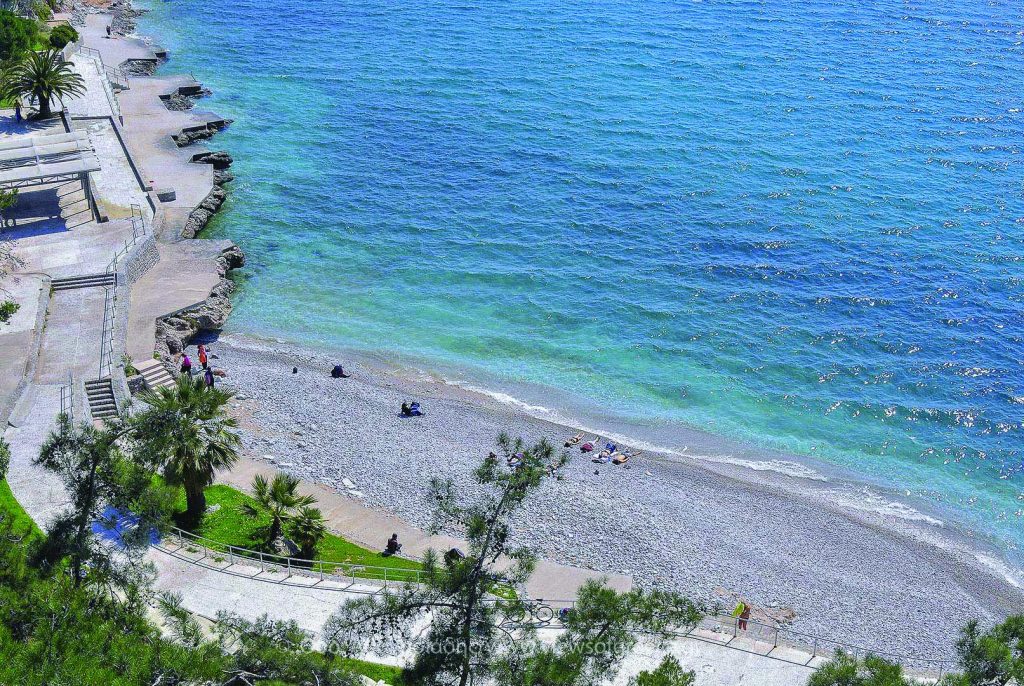 Αρβανιτιά: Η παραλία που δεν περιμένεις να συναντήσεις στο Ναύπλιο (φώτο)