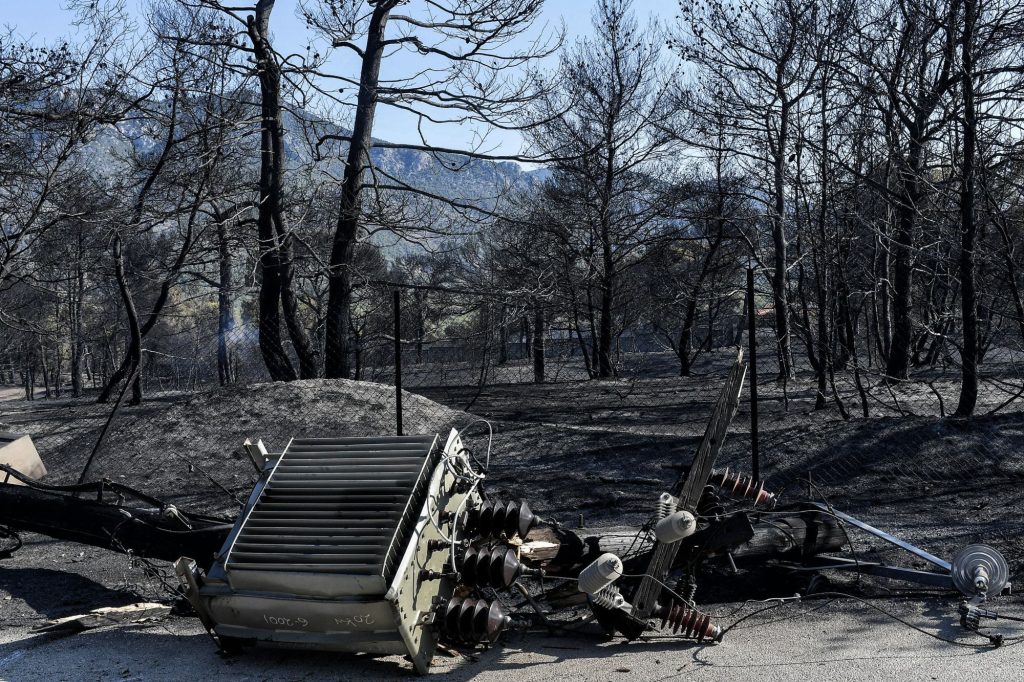 Τεράστια καταστροφή: Σχεδόν 35.000 στρέμματα έγιναν στάχτη από τις φωτιές στην Αττική