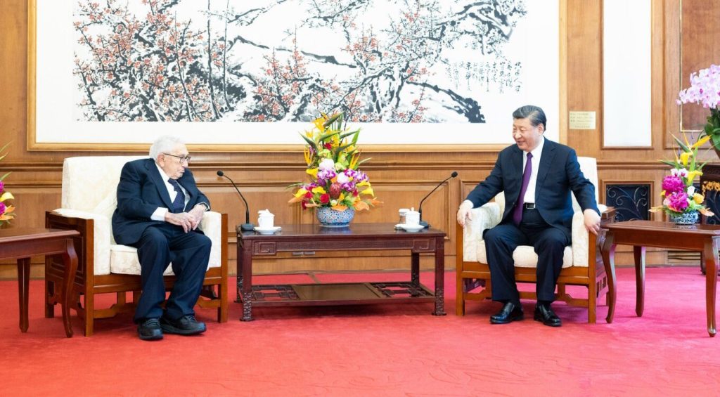 Σι Τζινπίνγκ: Συναντήθηκε με τον «παλιό του φίλο» Χ.Κίσινγκερ στο Πεκίνο